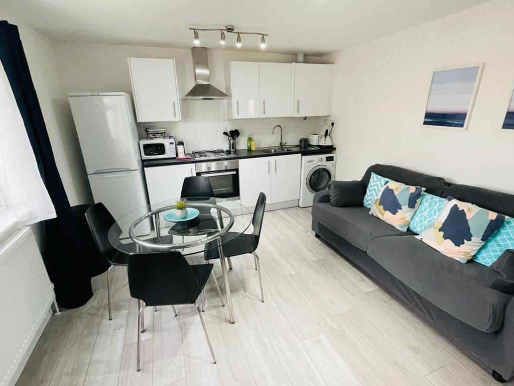 Enfield Chase Apartment Exteriér fotografie